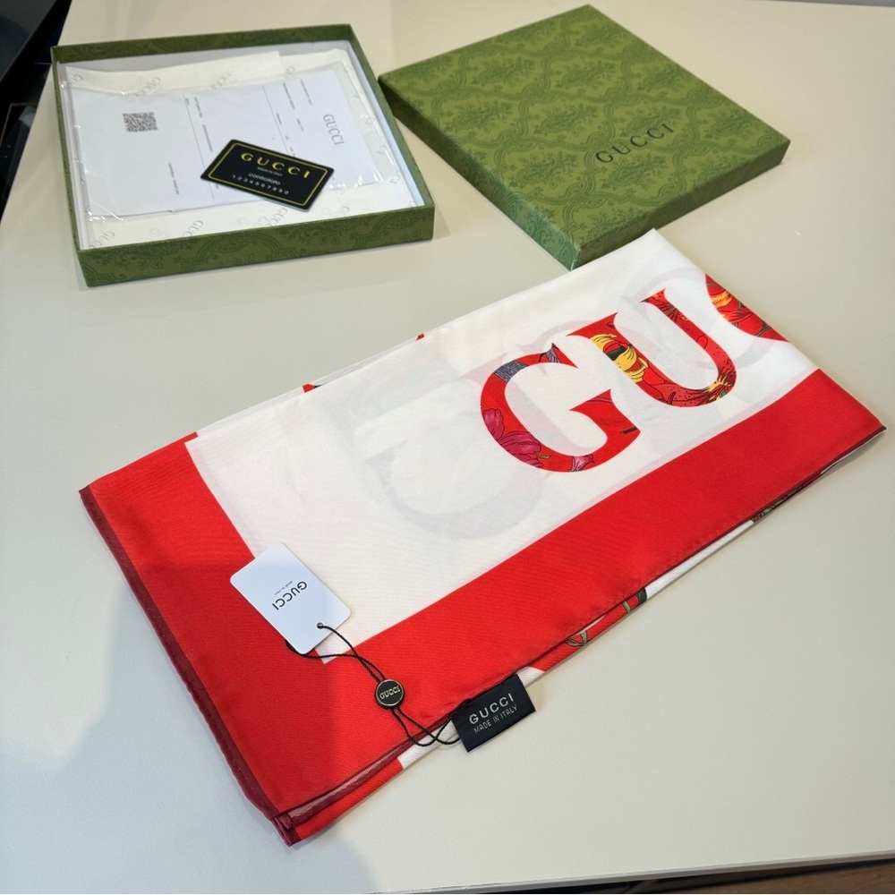 Gucci 90x90 Red Floral Interlocking G Silk Scarf NWT 🌸 - Picture 5 of 8
